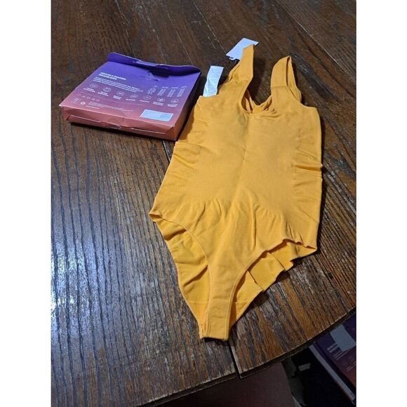 New Medium Large Fabletics Yitty Mimosa Nearly Naked Shaping Thong Bodysuit NWT - Picture 2 of 3